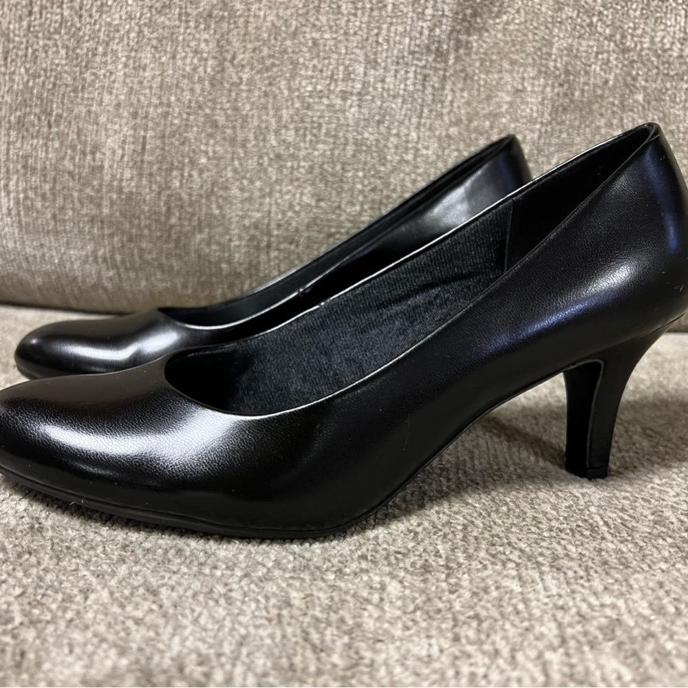Black Heels Size 8 1/2